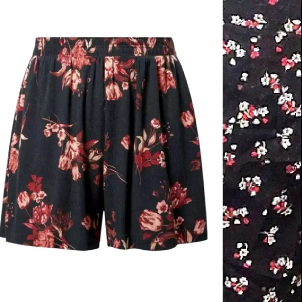 Torrid Black Red Hearts Floral Print Pull‎ On High Rise Shorts Size 10